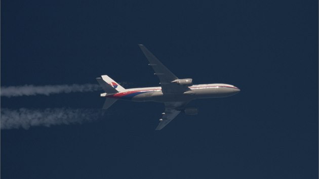 Boeing 777-200 spolenosti Malaysia Airlines. Prv tento stroj se na zatku bezna ztratil nad Jihonskm moem.