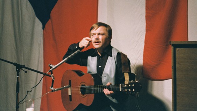 Karel Kryl pi koncert na podporu Solidarity, Mnichov 1982.