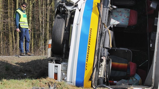 Nehoda autobusu u Nezvstic na Plzesku se obela bez vnch zrann.