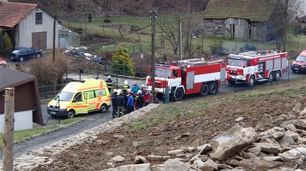 Por zashl v opravovanm statku jen jednu mstnost, pesto se pi nm zranilo pt lid. st z nich transportovaly dva vrtulnky do popleninovho centra.