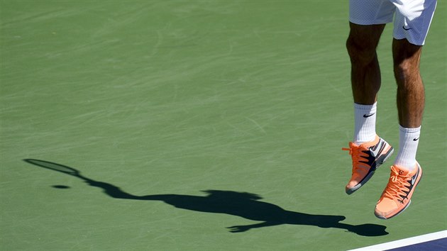 Roger Federer pi podn na turnaji v Indian Wells.
