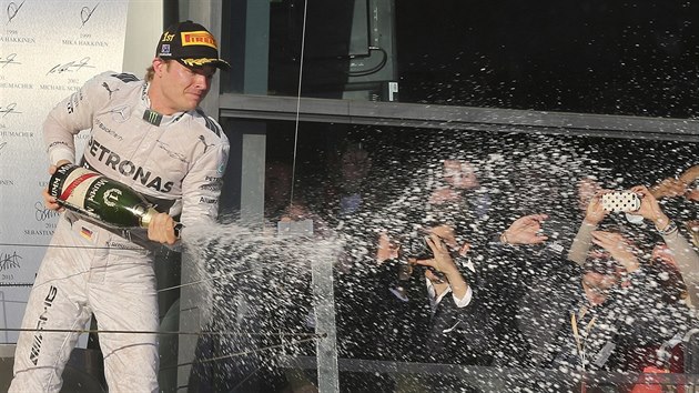 Nico Rosberg slaví triumf ve Velké cen Austrálie.