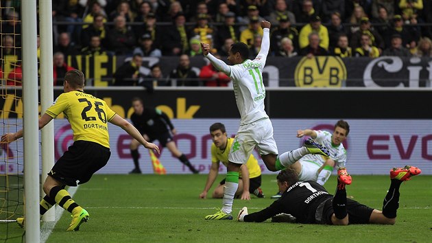 Raffael z Mnchengladbachu (uprosted) se raduje z branky, kterou vstelil ve 31. minut Dortmundu.