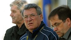 Jindřich Dejmal (uprostřed) je od ledna trenérem fotbalistů Písku v divizi. Jindřich Dejmal (uprostřed) je od ledna trenérem fotbalistů Písku v divizi.