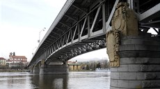 Tyrv most v Litomicích eká oprava.