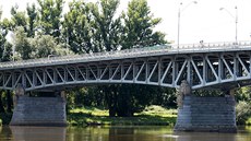 Tyrv most v Litomicích eká oprava.