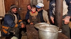 Vesnice Muchura v Imeretii nedaleko Kutaisi patí do kraje bez hospody. Matka...