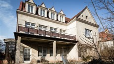 Dům v Lopatecké ulici v Praze. Kvůli šikaně jeho nájemníků stojí před soudem... Dům v Lopatecké ulici v Praze. Kvůli šikaně jeho nájemníků stojí před soudem...