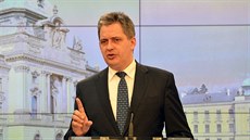 Ministr pro lidská práva a šéf legislativní rady vlády Jiří Dienstbier Ministr pro lidská práva a šéf legislativní rady vlády Jiří Dienstbier