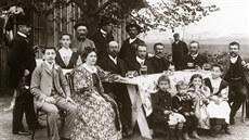 Návtvníci výletní kantýny pana Bouka v Hradci Králové v roce 1907....