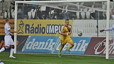 Karol Karlík krátce poté, co vstelil gól v utkání s Teplicemi.