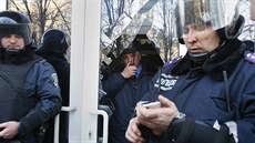 Policie proti proruským demonstrantm v sobotu v Doncku nezasáhla.