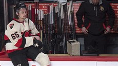 Erik Karlsson vstřebává prohru Ottawy. Erik Karlsson vstřebává prohru Ottawy.