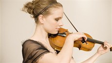 Houslistka Julia Fischerová vystoupí na březnové předehře Pražského jara a bude... Houslistka Julia Fischerová vystoupí na březnové předehře Pražského jara a bude...