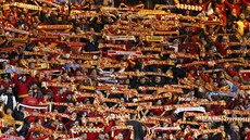 NÁVTVA Z TURECKA. Fanouci Galatasaraye Istanbul na stadionu Chelsea.