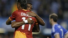 PÁTELSKÉ OBJETÍ. Didier Drogba z Galatasaraye Istanbul a Samuel Eto'o z