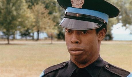 Michael Winslow ve své nejslavnjí roli seranta Jonese v populární Policejní...