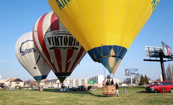 Let balonem u píleitosti 65. narozenin brnnského volnoasového centra Luánky (22. bezna 2014).