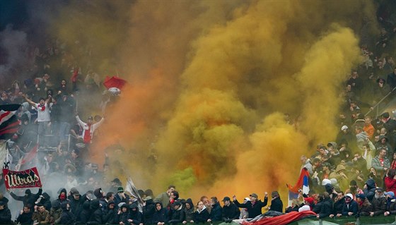 BEZ FANOUK HOST. Takhle ádili píznivci ped zápasem Ajax - Feyenoord v...