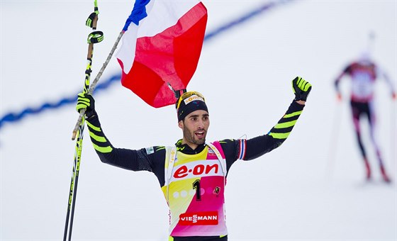 Francouzský biatlonista Martin Fourcade se raduje nejen z vítzství v posledním...