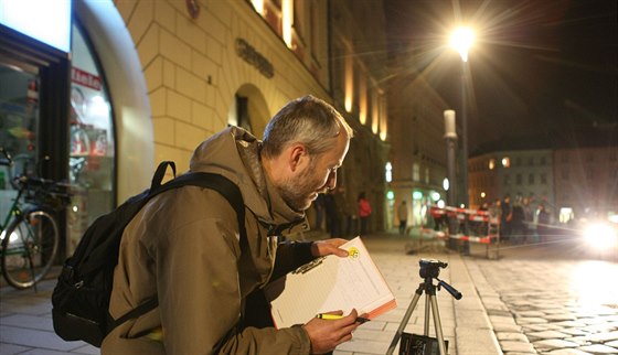 Olomoucká radnice pichystala na Horním námstí zkouku lamp Philips UrbanStar....