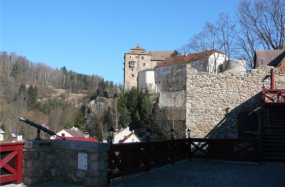 Hrad Beov chránil dleitou kiovatku zemských cest a snad slouil pvodn