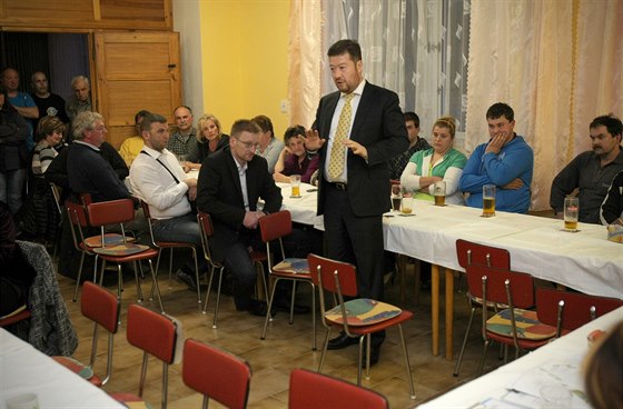 Na veejném zasedání zastupitelstva ve Strýkovicích se eil problém s...