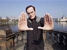 Quentin Tarantino hledá nejlepí zábr Praského hradu z mostu Legií.