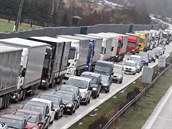 Situace u Měšína, na 116. kilometru ve směru na Prahu. Situace u Měšína, na 116. kilometru ve směru na Prahu.