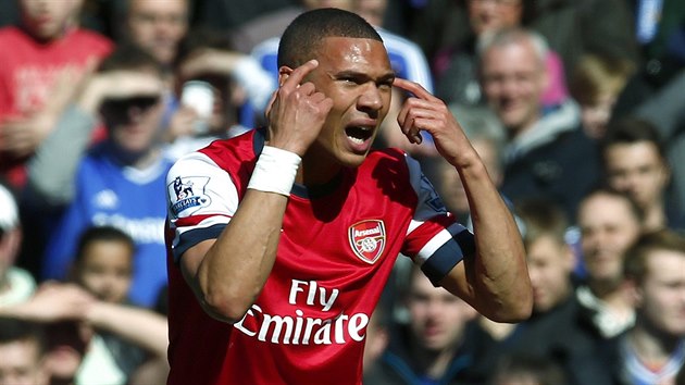 PRO� J�?!  Kieran Gibbs nem��e uv��it, �e rozhod�� vyk�zal m�sto Oxlade-Chamberlaine omylem jeho.