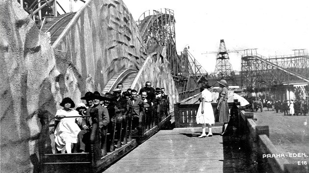 Horsk drha byla zprovoznna rok po oteven Edenu v roce 1923. V pozad je Zeppelinv koloto.