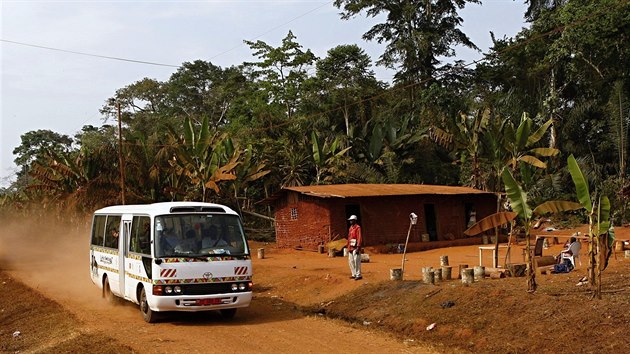 Vyvrcholenm ochranskch snah prask zoo ve stedn Africe je projekt Toulav autobus, kter sv dti do zchrann stanice, kde absolvuj vzdlvac programy.