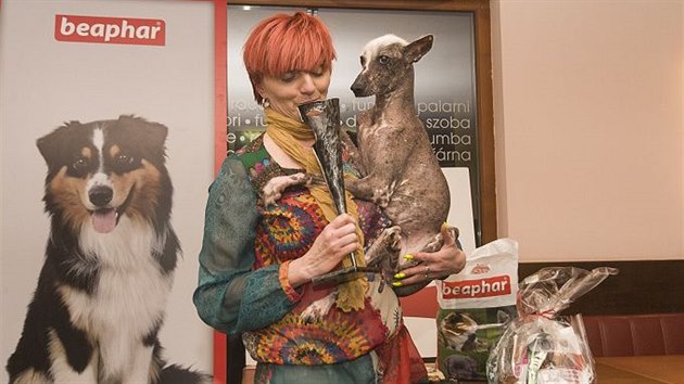 Cenu za Pomhajc srdce zskala dvanctilet canisterapeutick fenka Agta.