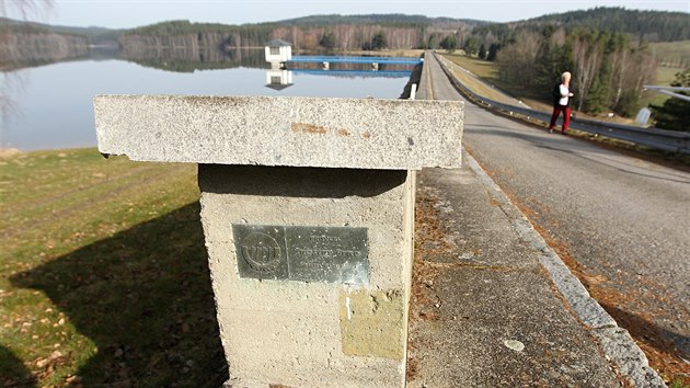 Stavebn povolen na stavbu pehrady bylo vydno v roce 1966. Budovala se v letech 1968 a 1972. Stavba pila v tehdej mn na piblin 26 milion Ks.