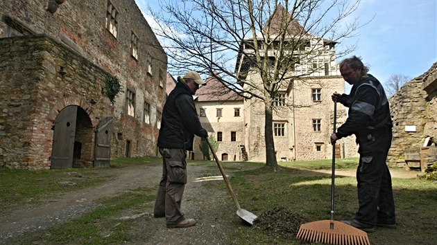 Úklid na hrad Lipnice ped zahájením turistické sezony