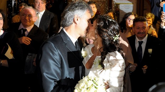 Andrea Bocelli se v 55 letech podruh oenil.