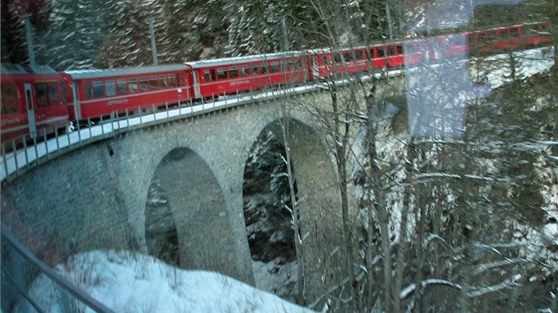 Vlek z Chru do Arosy a Langwieser viadukt