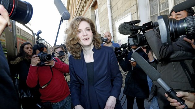 Kandidtka konzervativn strany UMP Nathalie Kosciuskov-Morizetov m do volebn mstnosti (23. 3. 2014). 
