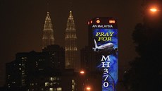 Modleme se za MH370. Malajsie stále iví nadji (20. bezna 2014)