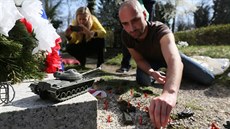 Památník internacionalistům na pražských Olšanských hřbitovech "ozdobily" Památník internacionalistům na pražských Olšanských hřbitovech "ozdobily"