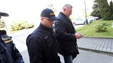 Policie se zadreným Ivo Rittigem. (21.3.2014)