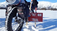 "Stay On Trail". Dobrá rada.