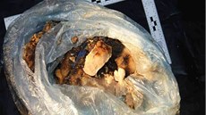 Chebští kriminalisté našli téměř dva a půl kilogramu pervitinu v obalu tenisové Chebští kriminalisté našli téměř dva a půl kilogramu pervitinu v obalu tenisové