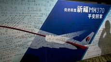 Panel se vzkazy a modlitbami za cestující letu MH370 na letišti v Pekingu Panel se vzkazy a modlitbami za cestující letu MH370 na letišti v Pekingu