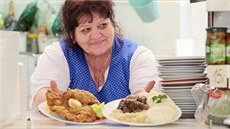 Majitelka Jana Dozorcová vládne pevnou rukou jídelně v Jablonném v Podještědí.... Majitelka Jana Dozorcová vládne pevnou rukou jídelně v Jablonném v Podještědí....