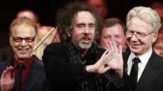 Filmový skladatel Danny Elfman (vlevo), režisér Tim Burton (uprostřed) a... Filmový skladatel Danny Elfman (vlevo), režisér Tim Burton (uprostřed) a...