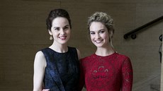 Michelle Dockery a Lily Jamesová (27. bezna 2014)