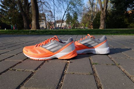 Adizero Tempo 6 od znaky adidas