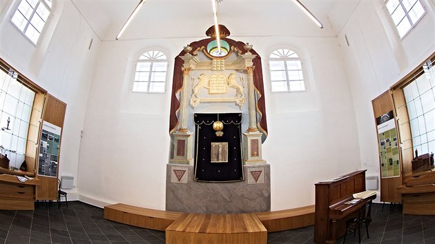 Opraven synagoga ve kyni.