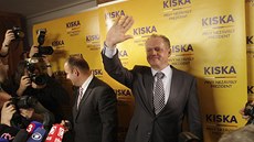 Andrej Kiska oslavuje vítzství v druhém kole prezidentských voleb.